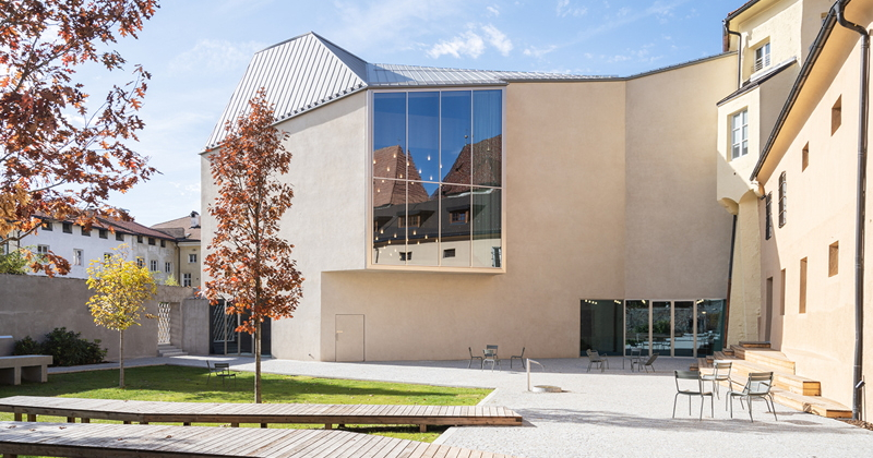 Bressanone (Bz), la biblioteca come un salotto urbano: terminato il progetto di Carlana Mezzalira Pentimalli