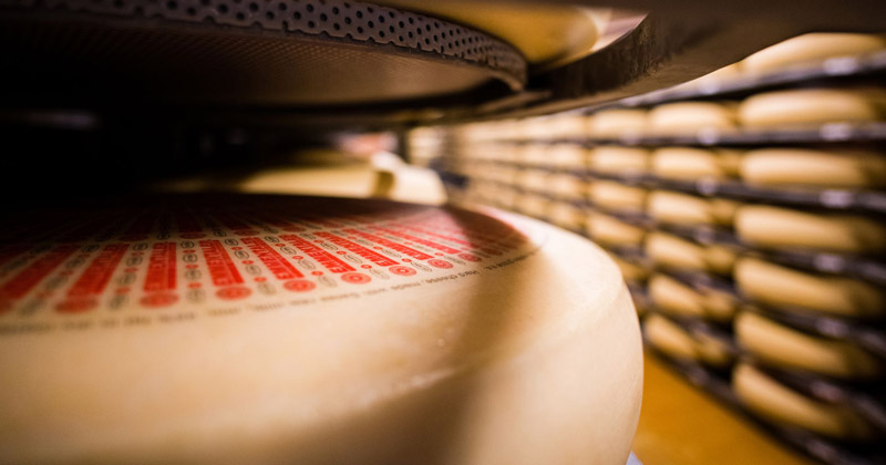 Swiss Original, Handmade Creative Project. Emmentaler raccoglie opere creative sul concetto di fatto a mano