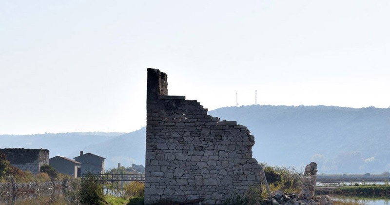 Salt-Pan House. Un'installazione in legno per salvare dall'abbandono le case dei salinai in Slovenia