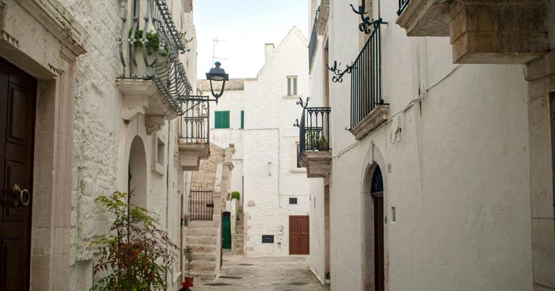 Esseri Urbani 2020. 10 progetti artistici sull'eterotopia per il centro storico di Locorotondo (BA)