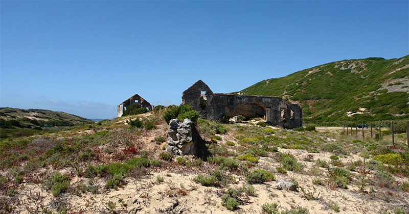 Site Convent. Un rifugio per la meditazione tra le rovine del Convento di Penafirme, in Portogallo