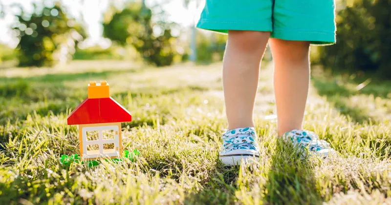 Un giardino ludico e didattico [in 15 mq] per bambine e bambini