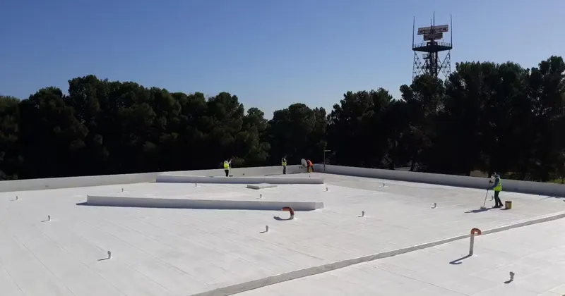 Tenuta all'acqua in copertura: criteri e applicazione dei sistemi impermeabilizzanti liquidi