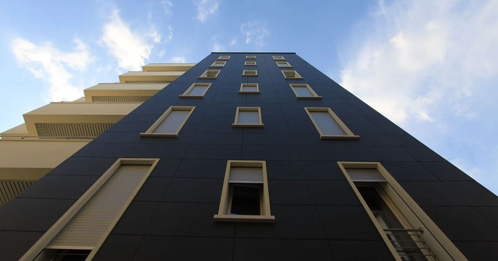 Facciata ventilata in grès: prestazioni e progetto