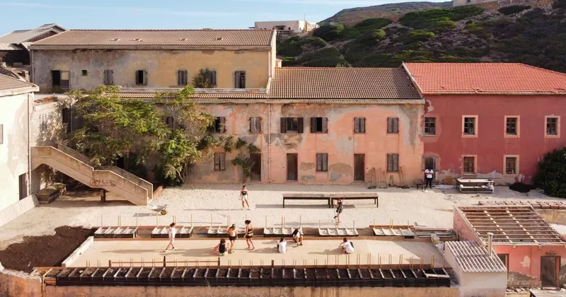I Cantieri by LandWorks 2026, autocostruzione e vita comunitaria a picco sul mare della Sardegna