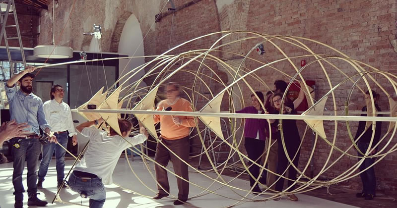 Installazione illuminante in bambù per Venezia - convegno finale