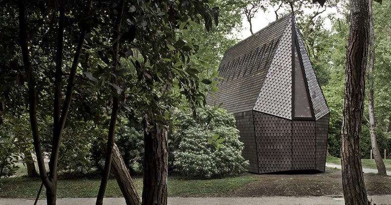 Riapre il bosco con le Vatican Chapels della 16a Biennale di Architettura a Venezia
