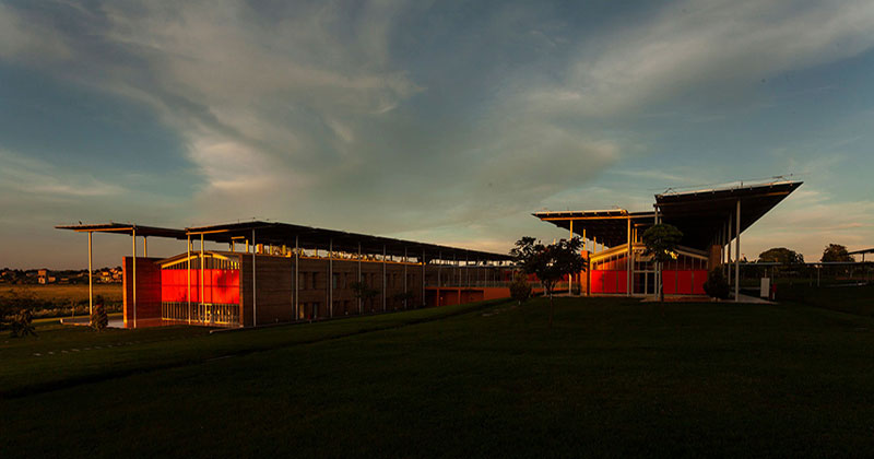 «Scandalosamente bello» l'ospedale pediatrico in Uganda di RPBW e TAMassociati per Emergency va in mostra a Roma