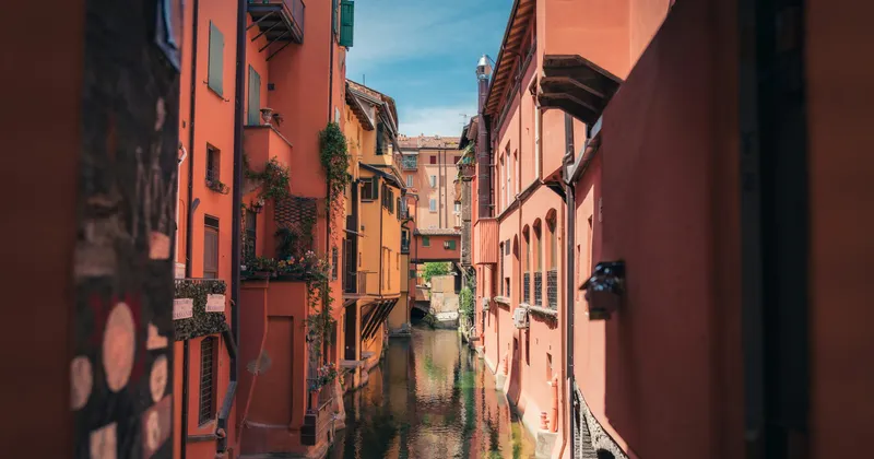 Storia e attualità del Canale di Reno: tre talk per scoprire il corso d'acqua "dentro le mura" di Bologna