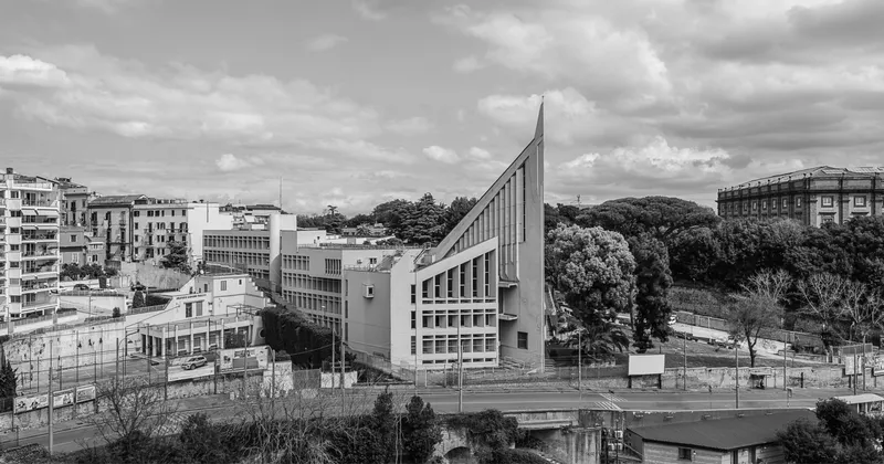 Architetture di città: lo sguardo fotografico di Mario Ferrara sull'eredità moderna della scuola napoletana