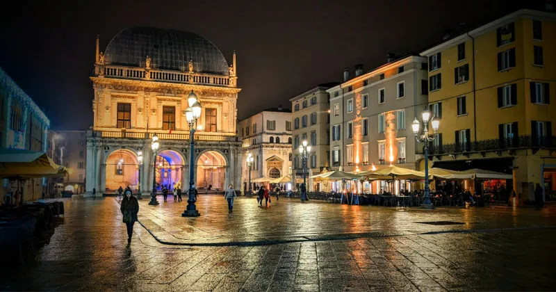 La Stele di Carlo Scarpa in piazza della Loggia e tre percorsi fotografici per non dimenticare