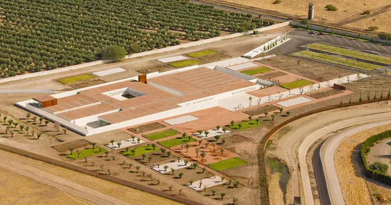 Riuso e ampliamento dell'esistente in Spagna. Elisa Valero e Fuensanta Nieto a Napoli