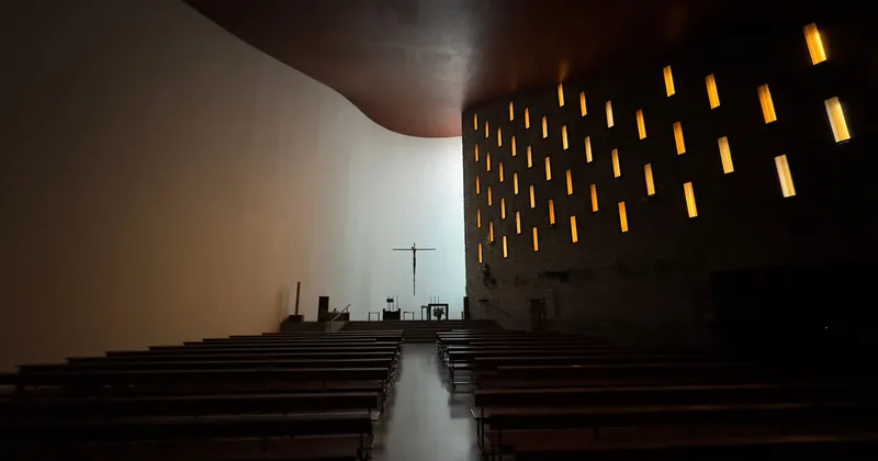 Forma, materia e luce: contributi cercasi sull'architettura sacra di Miguel Fisac Serna