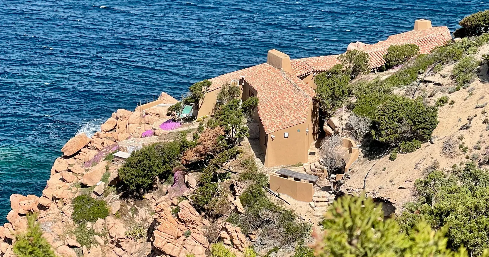 Abitare Costa Paradiso: architettura, paesaggio e comunit&agrave; nel segno di Alberto Ponis