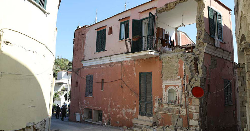 Nel decreto Genova spunta il condono edilizio per l'isola di Ischia