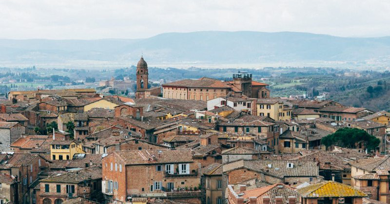 Sblocca cantieri, distanze tra fabbricati e standard urbanistici: alle regioni l'obbligo di prevedere deroghe