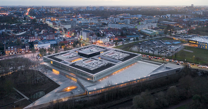 La Chambre de Métiers et de l'Artisanat Hauts-De-France a Lille, il monolite quadrangolare di KAAN Architecten e PDAA