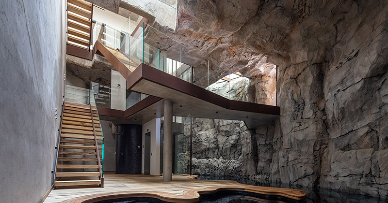 Nel Principato di Monaco spunta la casa nella roccia con "lago" interno artificiale