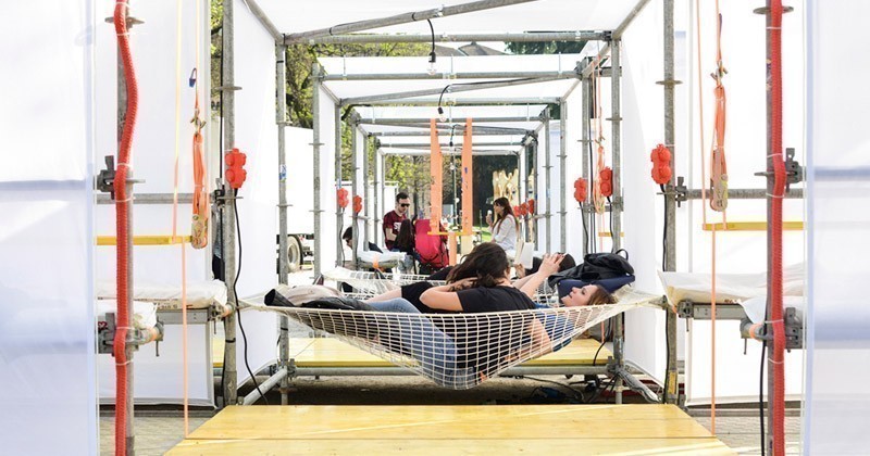 TAM TAM l'installazione temporanea firmata ND studio che vuole rilanciare la socialità a Sorgane