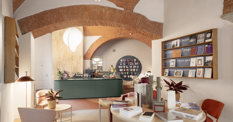 Firenze, la libreria con cucina progettata da Deferrari+Modesti trae spunto dai "café littéraire"