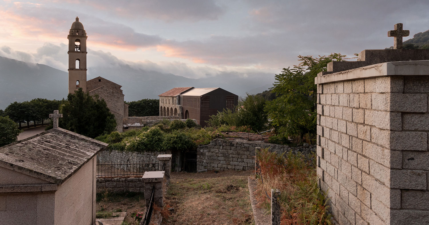 Corsica, il restauro del monastero di Saint Francois di Amelia Tavella, sintesi perfetta tra passato, presente e natura