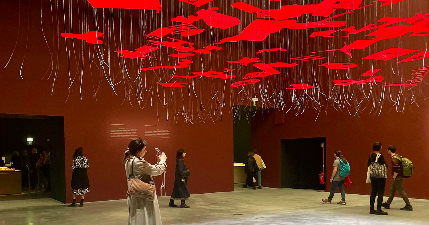 Biennale Architettura 2023, tour ai Giardini. Quali padiglioni da mettere in cima alla lista?