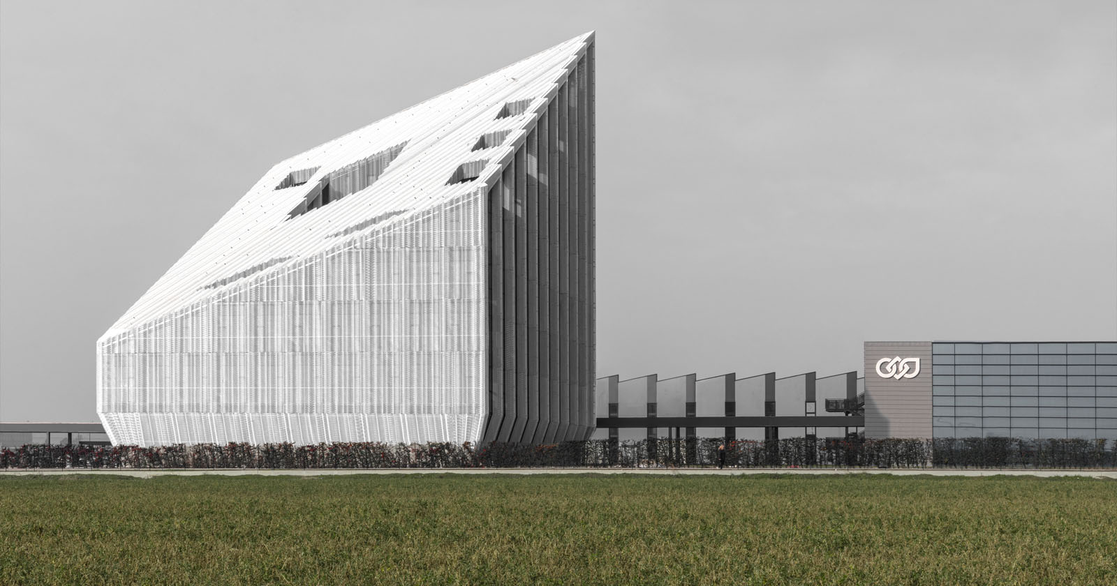 Terminato l'edificio "low-carbon" della Bonfiglioli, firmato Peter Pichler Architecture