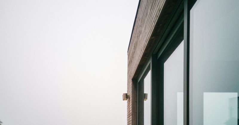 La veranda non può ostacolare la vista in appiombo, ossia il diritto a guardare in verticale verso la base dell'edificio