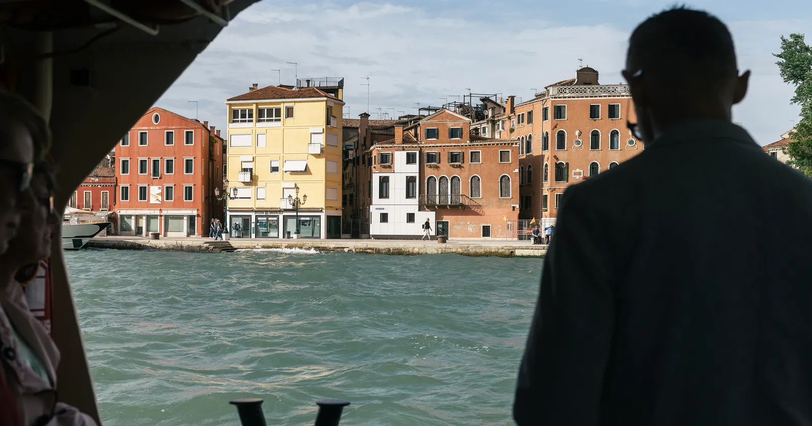 Biennale di Venezia, tappe esterne [in fila x3 col resto di 2] da non perdere per strada