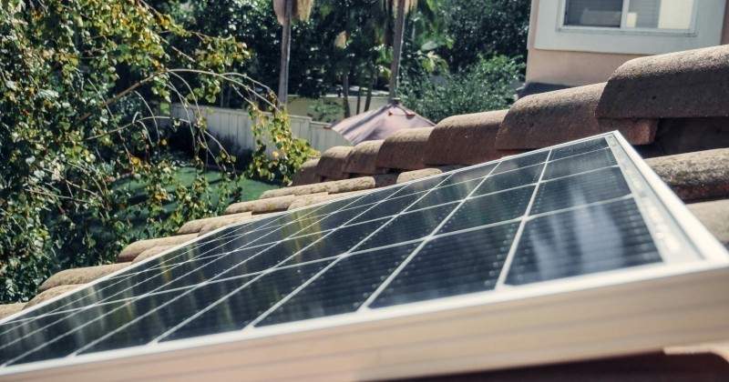 Milleproroghe 2026 &middot; fotovoltaico: procedura semplificata per strutture turistiche e termali