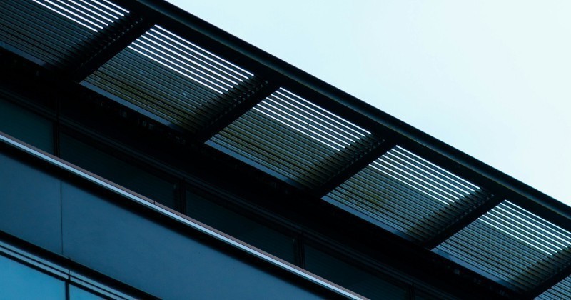 La tettoia non smontabile &egrave; "nuova costruzione" e richiede il  permesso di costruire