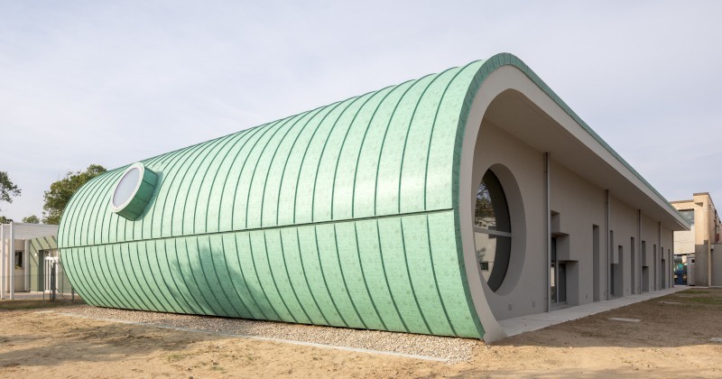 Dinamicit&agrave; e riconoscibilit&agrave; per la scuola a Bellaria, firmata S. B. Arch - Bargone Architetti Associati