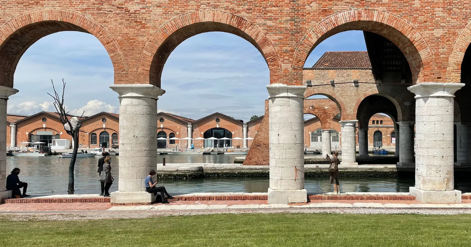 Biennale Architettura 2027, i 10 nomi in corsa per il Padiglione Italia