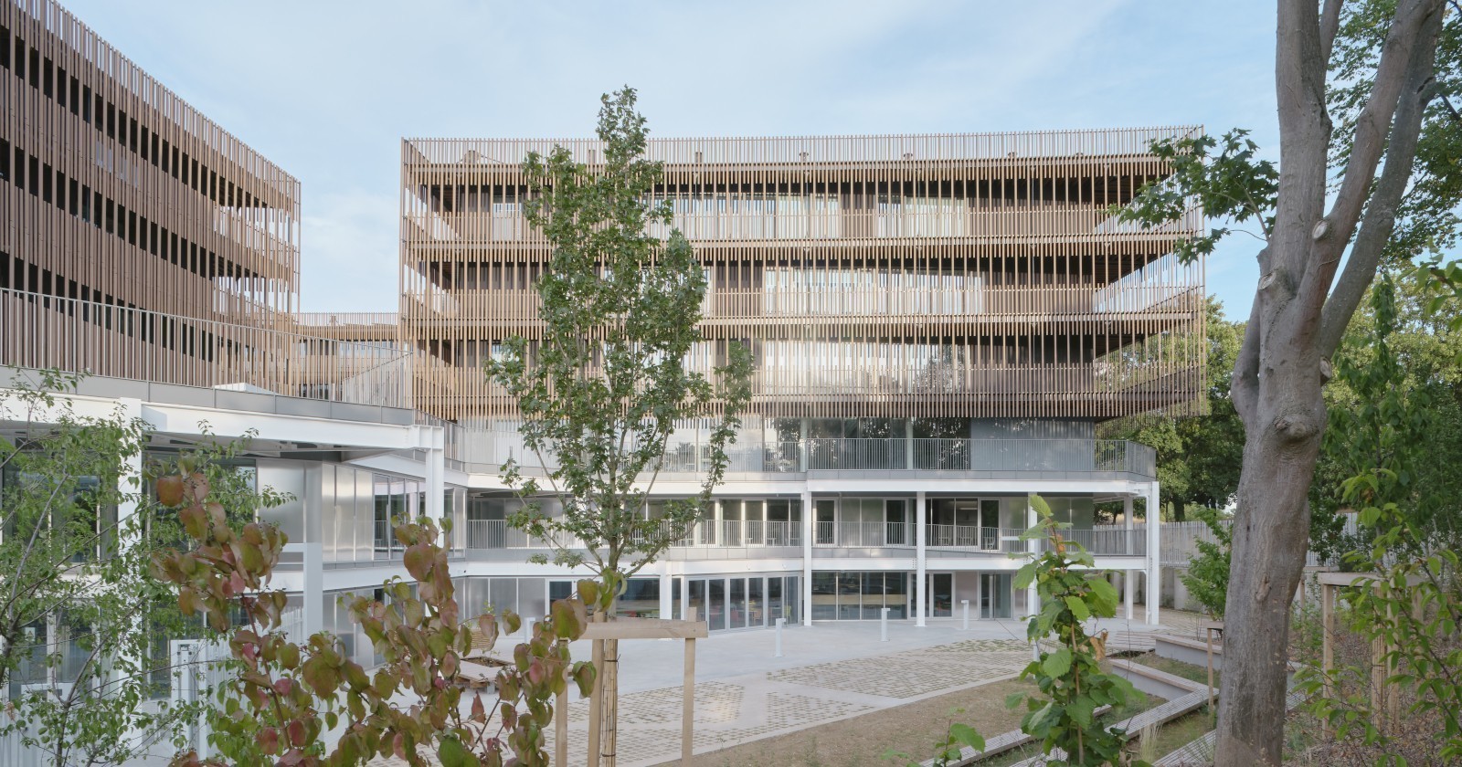 It's termina a Nanterre il campus universitario realizzato &laquo;off-site&raquo;, in connubio con il parco