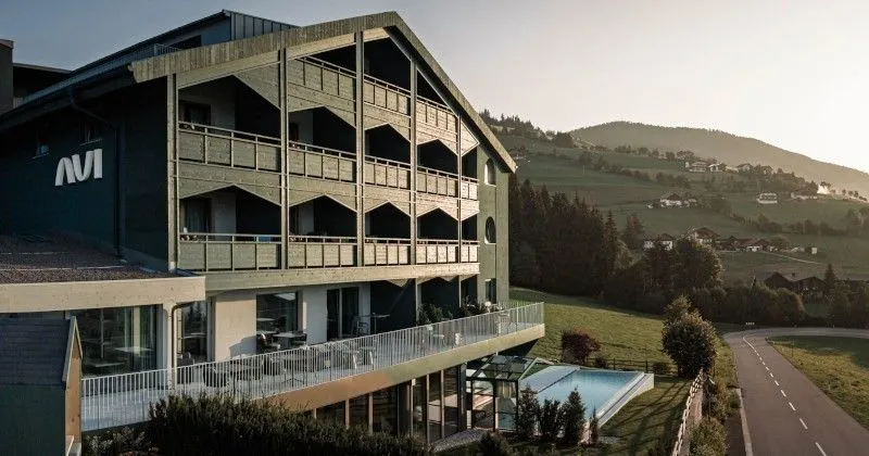 L'hotel come comunit&agrave; temporanea: in Alto Adige il progetto di Gottfried Gruber e LAINS Architects