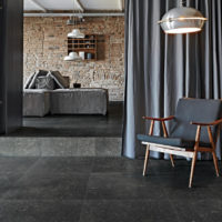 Atmosphères de Rex: Florim reintepreta la Pierre Bleue