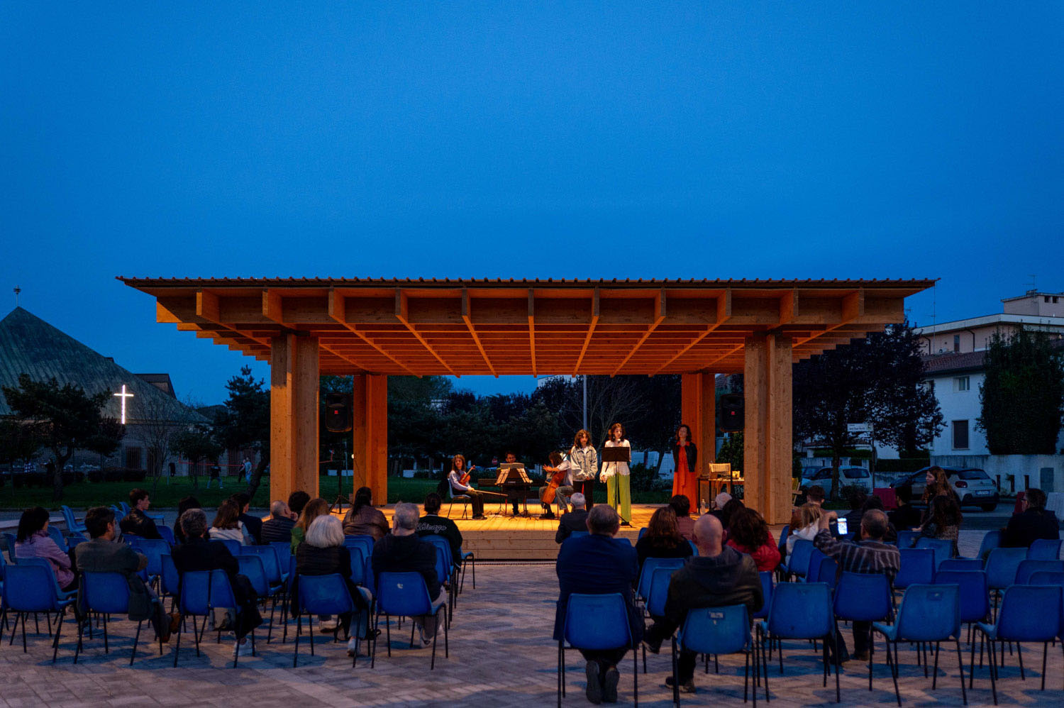 Il G124 di Renzo Piano termina la piazza di Rovigo e la inaugura con una grande festa. © foto di Alessandro Lana → Vai all'articolo