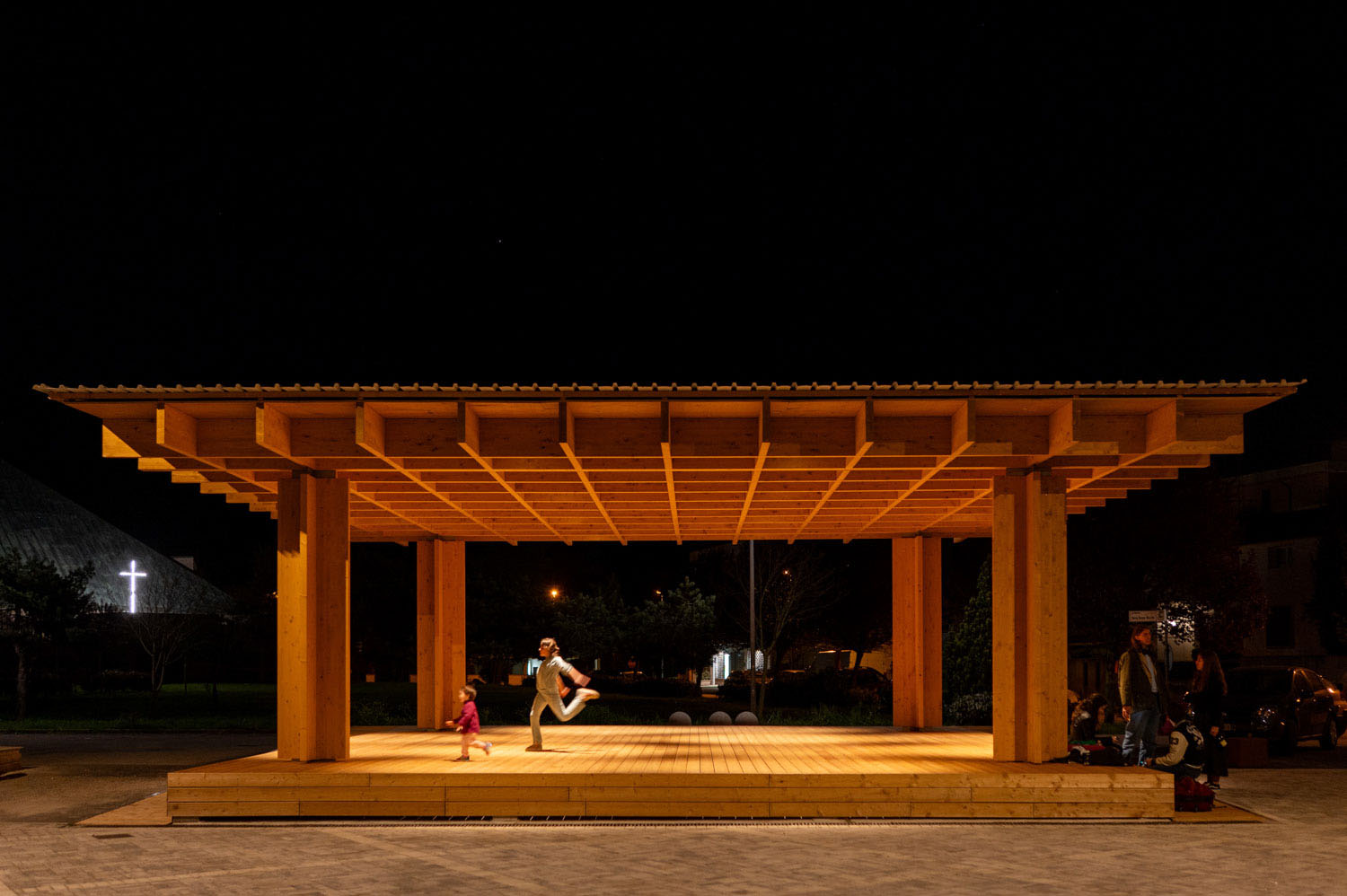Il G124 di Renzo Piano termina la piazza di Rovigo e la inaugura con una grande festa. © foto di Alessandro Lana → Vai all'articolo