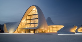 Azerbaiyán: 'Heydar Aliyev Center' - Zaha Hadid Architects