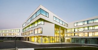 Alemania: Escuela Secundaria Ergolding - Behnisch Architekten