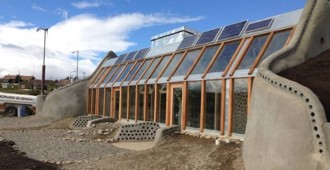 Argentina: Ecocasa Tol-Haru, Ushuaia - Michael Reynolds