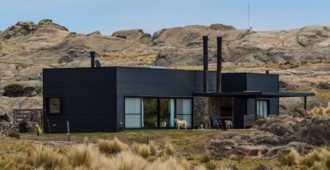 Argentina: Casa en Los Gigantes, Pampa del Pocho, Córdoba - Arq. Mariana Palacios