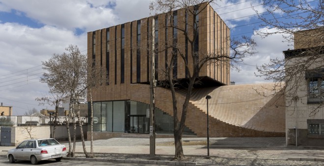 Irán: Edificio de Oficinas Termeh, en Hamedán, diseñado por Farshad Mehdizadeh Architects + Ahmad Bathaei