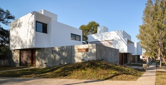 Argentina: Tres Casas en San Alfonso, Villa Alende - Andrés Alonso