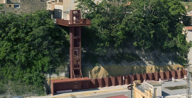 España: Ascensor público en Sallent, Barcelona - Santamaria Arquitectes