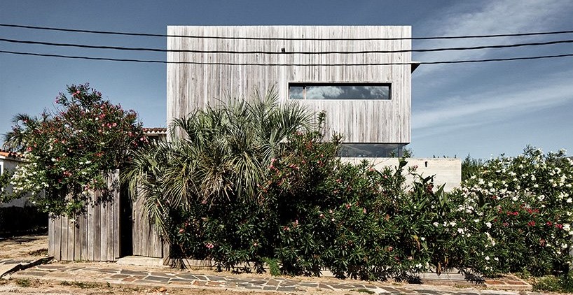 Uruguay: Casa en La Pedrera - Arq. Alejandro Sticotti
