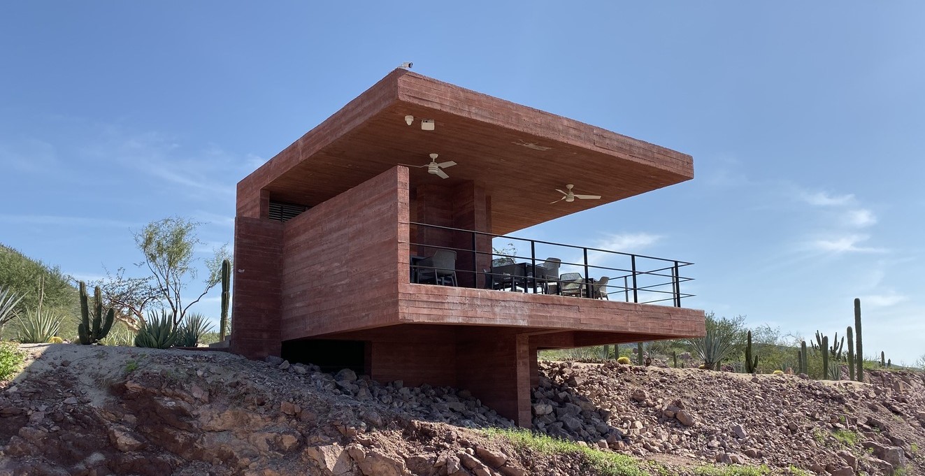 México: Casa a medio camino - Lucio Muniain et al + Enrique Martin Moreno