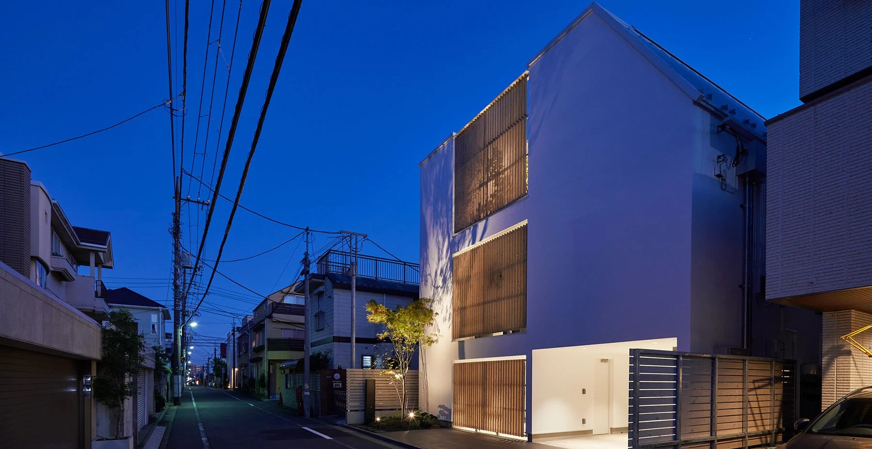 Japón: "Casa conectada por un patio" - naf architect & design