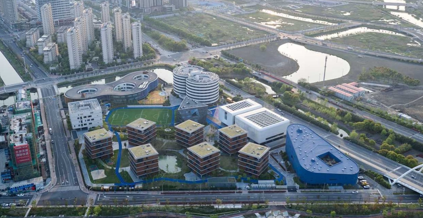 China: Campus de la Escuela Internacional Qingpu Pinghe - OPEN Architecture