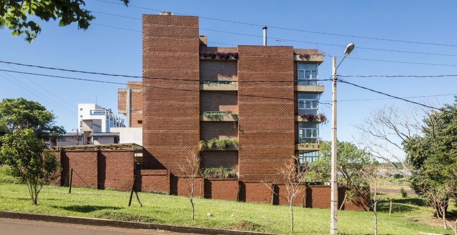 Paraguay: Edificio Poí Pukú - ArquitecTava